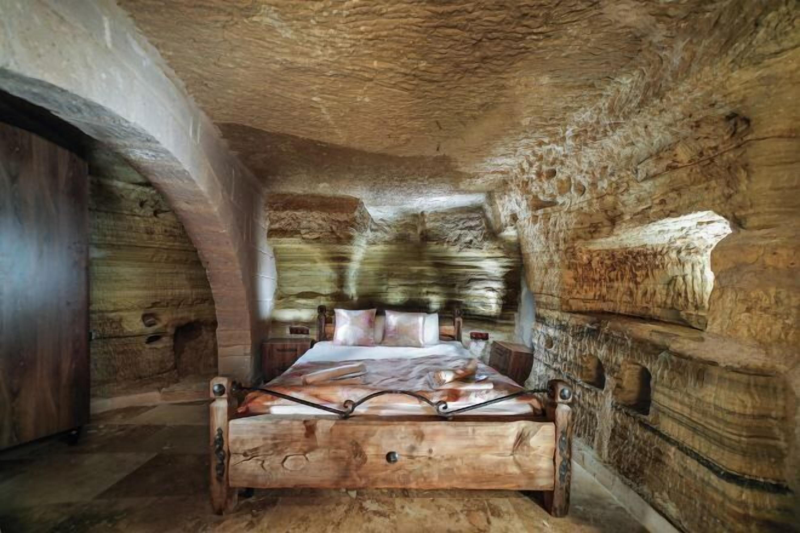 Premium bedding, soundproofing, iron/ironing board, free WiFi