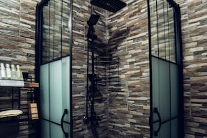 Rainfall showerhead, designer toiletries, hair dryer, slippers - Azalea Terrace Cave Hotel (Nevsehir)