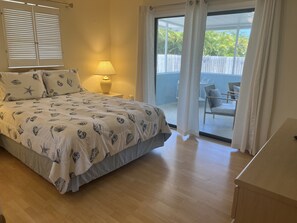 3 bedrooms, iron/ironing board, WiFi, bed sheets - Close To Beach, 3Bdrm / 2 Bath Duplex (Nokomis)