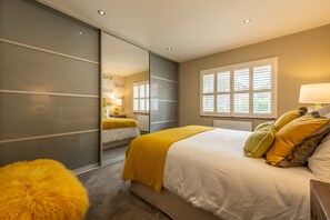 3 bedrooms, iron/ironing board, internet, bed sheets
