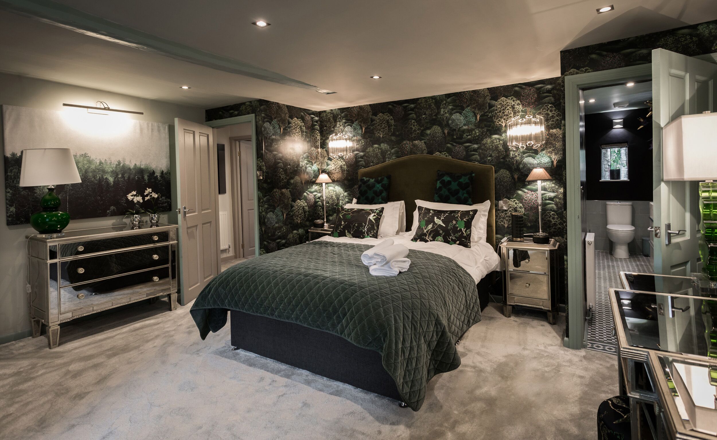 2 عدّة غرف نوم وبديكورات فريدة لكل غرفة وطراز فريد لكل وحدة