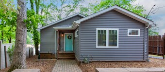 Cozy, lake front cottage