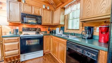 Cabin, 1 Bedroom | Private kitchen