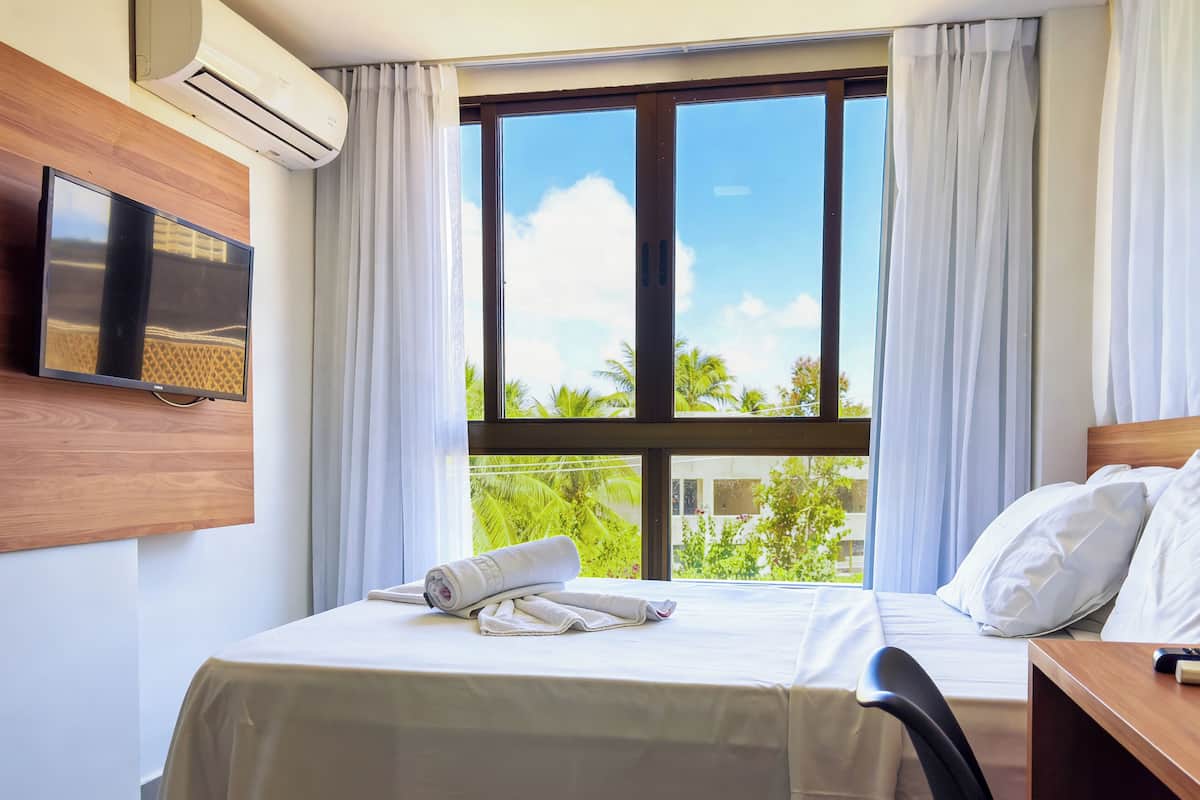 Minibar, wifi gratis y ropa de cama