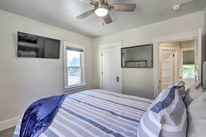 3 bedrooms, desk, iron/ironing board, free Internet - Charming Downtown Fruita Home: Hike & Explore (Fruita)