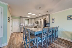 Fridge, microwave, oven, stovetop - Beautiful ground floor condo at Island Retreat (Port Aransas)