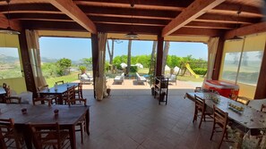 Cabin | Dining - Glamping at an Agriturismo in the Vineyard (Ortezzano)