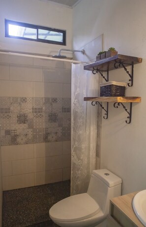 تجهيزات دش، مجففات شعر، مناشف، صابون