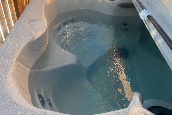 Banyera d'hidromassatge a l'aire lliure