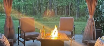 Saratoga County Track Rental, 6 bedroom lake house with indoor pool & hot tub