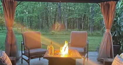 Saratoga County Track Rental, 6 bedroom lake house with indoor pool & hot tub