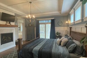 6 bedrooms, desk, iron/ironing board, free WiFi - Saratoga County Track Rental, 6 bedroom lake house with indoor pool & hot tub (Ballston Lake)