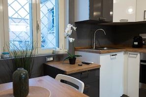 Kjøleskap, ovn og kokeplater