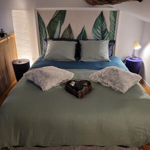 2 bedrooms, in-room safe, desk, soundproofing
