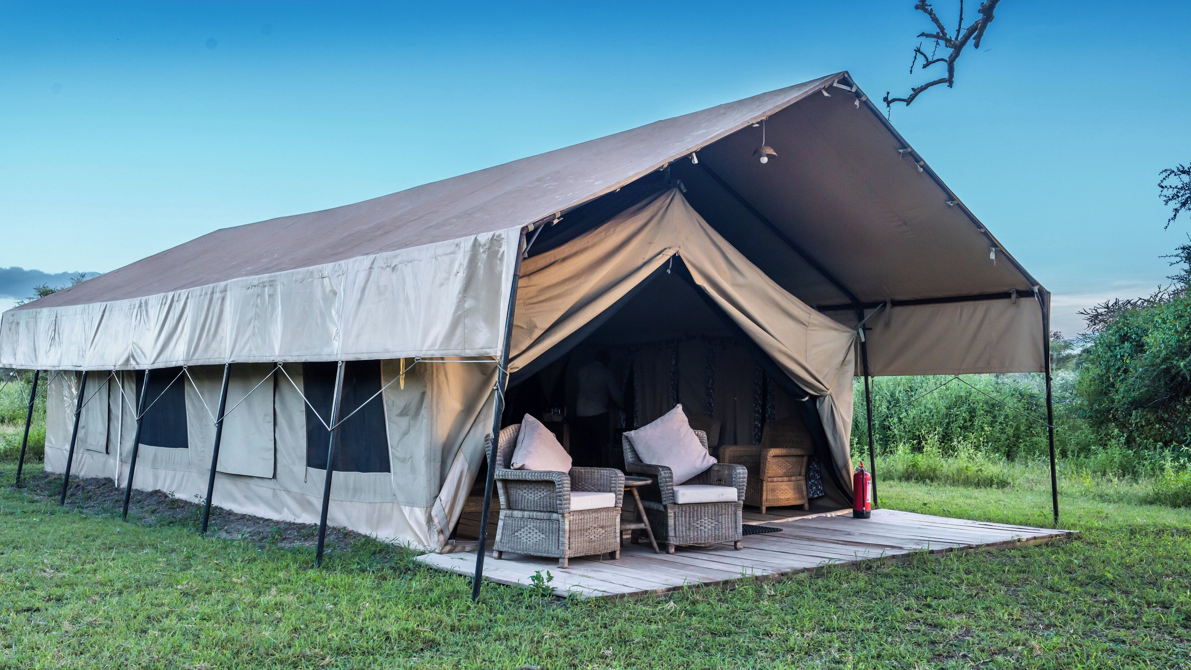 奢华帐篷房 | 客房内保险箱、床单