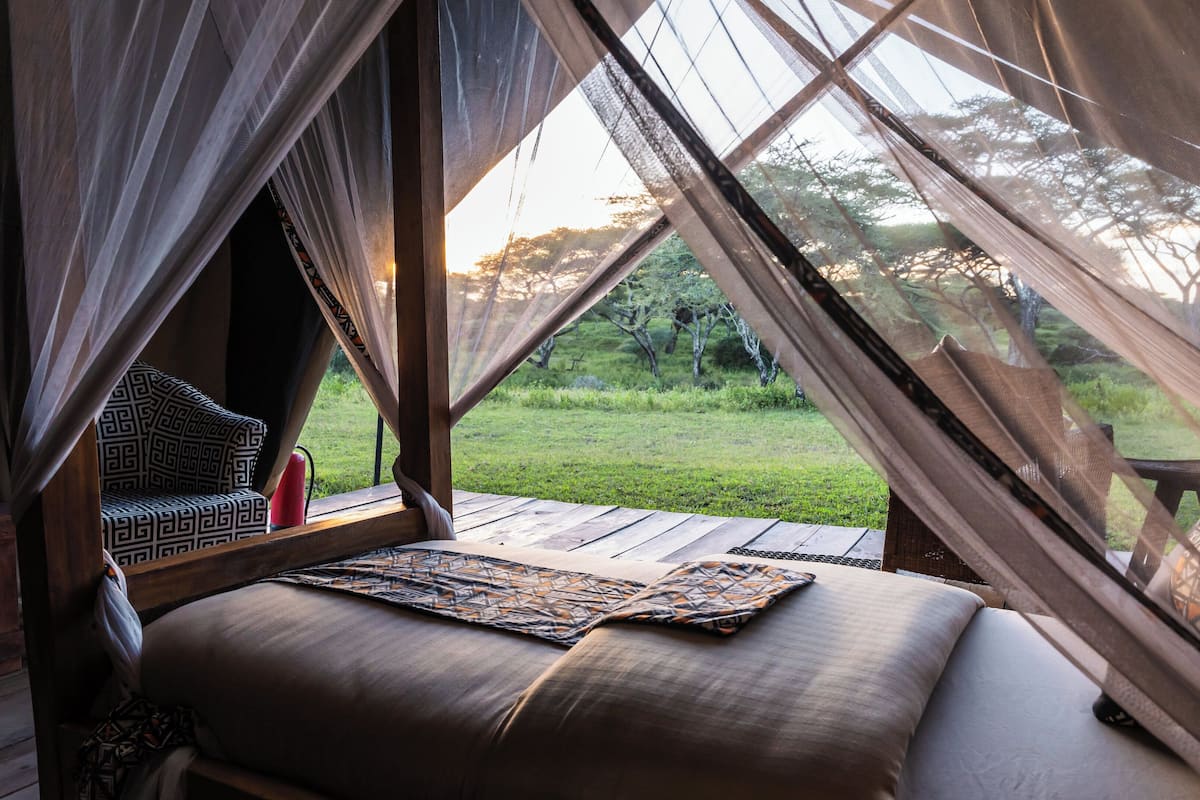 Luxury Tent | In-room safe, bed sheets