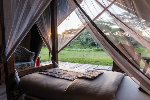 Luxury Tent | In-room safe, bed sheets
