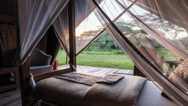 Luxury Tent | In-room safe, bed sheets