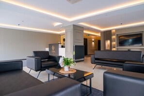 En 36-tommers LCD-TV med Parabol-TV samt TV