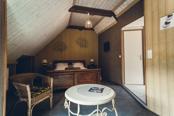 1 slaapkamer, een strijkplank/strijkijzer, wifi, beddengoed