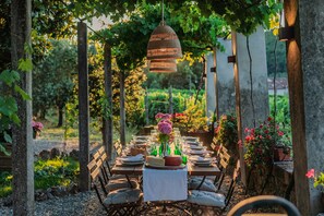 Outdoor dining - Villa Magnolie, a 5 bedrooms Traditional Villa in Lucca with Private Garden in the Hamlet of Vorno (Vorno)