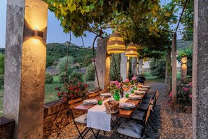 Outdoor dining - Villa Magnolie, a 5 bedrooms Traditional Villa in Lucca with Private Garden in the Hamlet of Vorno (Vorno)
