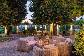 Terrace/patio - Villa Magnolie, a 5 bedrooms Traditional Villa in Lucca with Private Garden in the Hamlet of Vorno (Vorno)