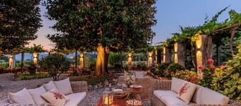 Villa Magnolie, a 5 bedrooms Traditional Villa in Lucca with Private Garden in the Hamlet of Vorno