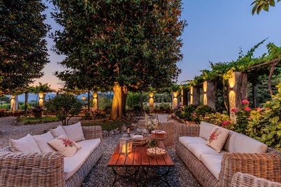 Villa Magnolie, a 5 bedrooms Traditional Villa in Lucca with Private Garden in the Hamlet of Vorno