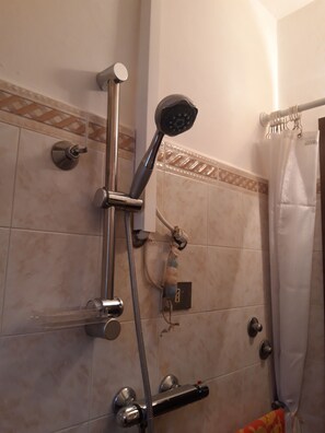 Shower, hair dryer, bidet, towels - PROMOTION Aunt Lina's holiday home a few steps from the center, 6 beds (Saracena)