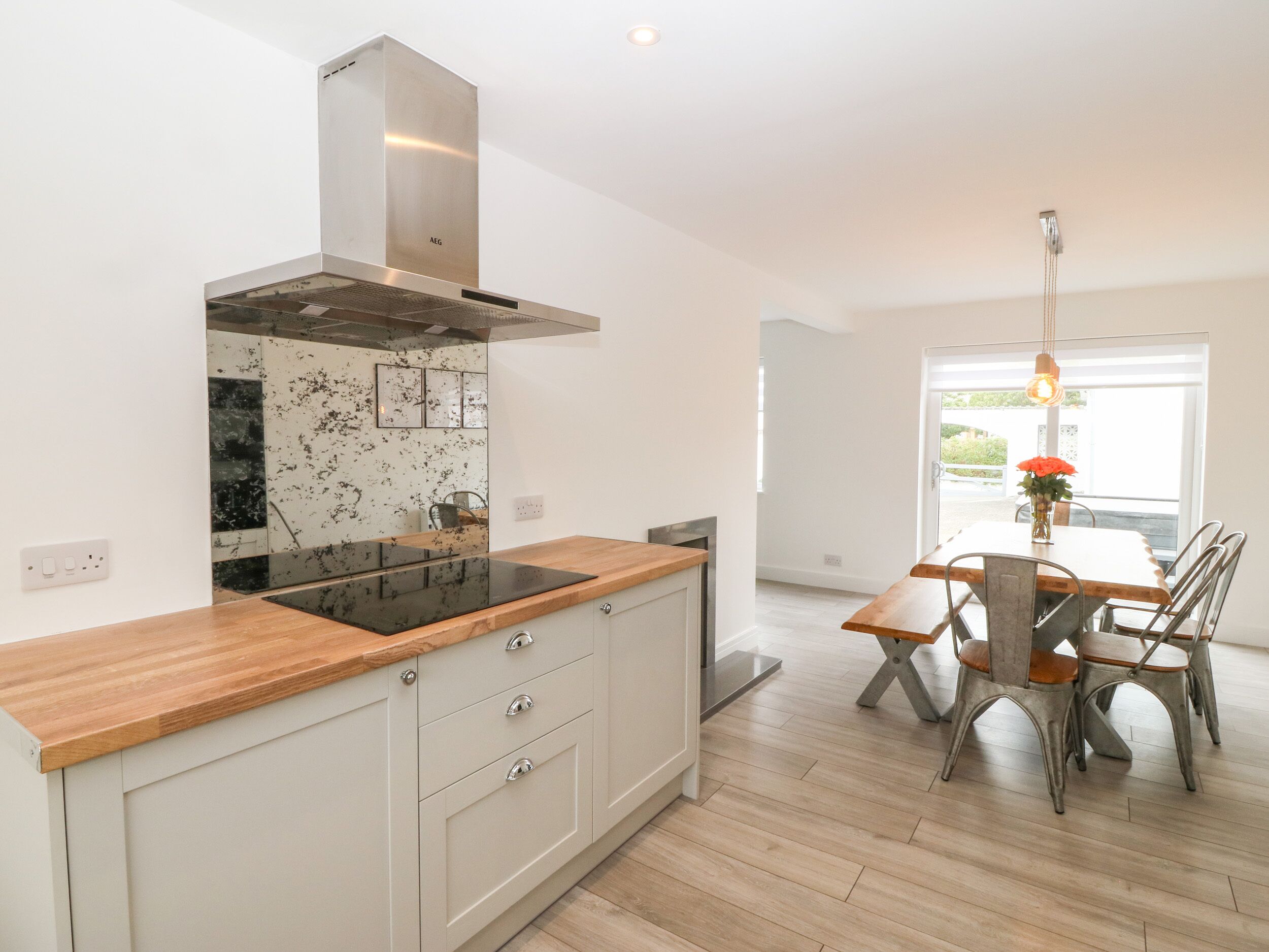 Cottage | Cucina privata | Frigorifero, lavastoviglie, bollitore elettrico, tostapane