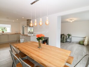 Cottage | Private kitchen | Fridge, dishwasher, electric kettle, toaster - Daresfield (Cemaes Bay)