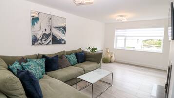 Cottage | Living room | Fireplace