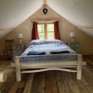 1 habitación, tabla de planchar con plancha, wifi gratis y ropa de cama 