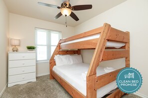 2 slaapkamers, een strijkplank/strijkijzer, gratis wifi, beddengoed