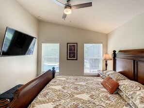 5 habitaciones, tabla de planchar con plancha y cuna de viaje