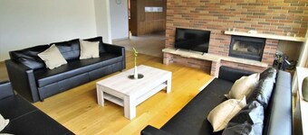 Schöne, große Wohnung mit Parkplatz und Terasse