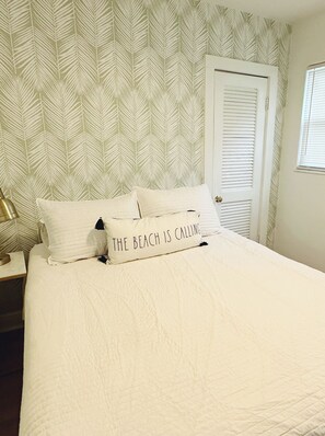 1 Schlafzimmer, Schreibtisch, Bügeleisen/Bügelbrett, Reisekinderbett