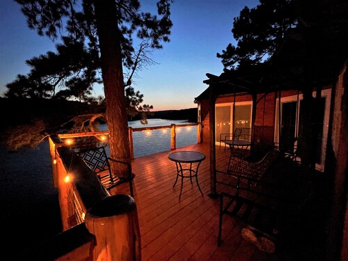 Amazing lakeview Spring Lake Tree House #2 "LoveLight" w/ hot tub