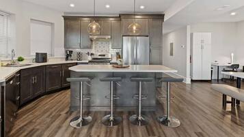 Coffee/tea maker, fridge, microwave, oven