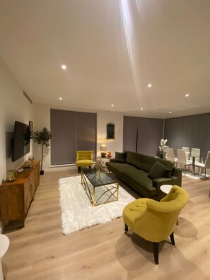 Departamento Confort, baño en la habitación | Lounge