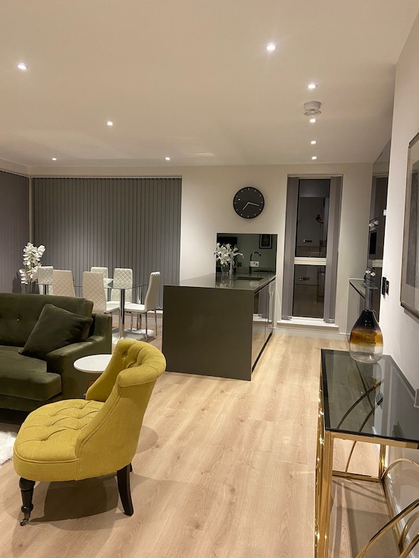 Comfort Apartment, Ensuite | Restaurant