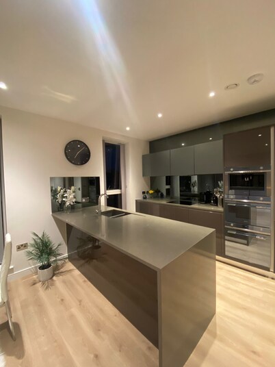 Marvelous 3 Bed Penthouse in Kewbridge