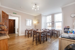 Café da manhã continental diário (GBP 7 por pessoa)