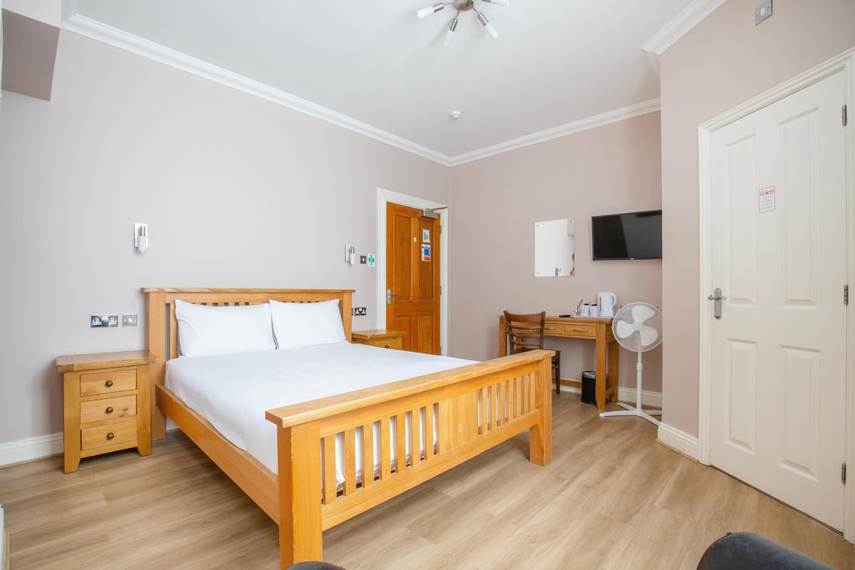Standard Double Room | Desk, blackout drapes, iron/ironing board, free WiFi