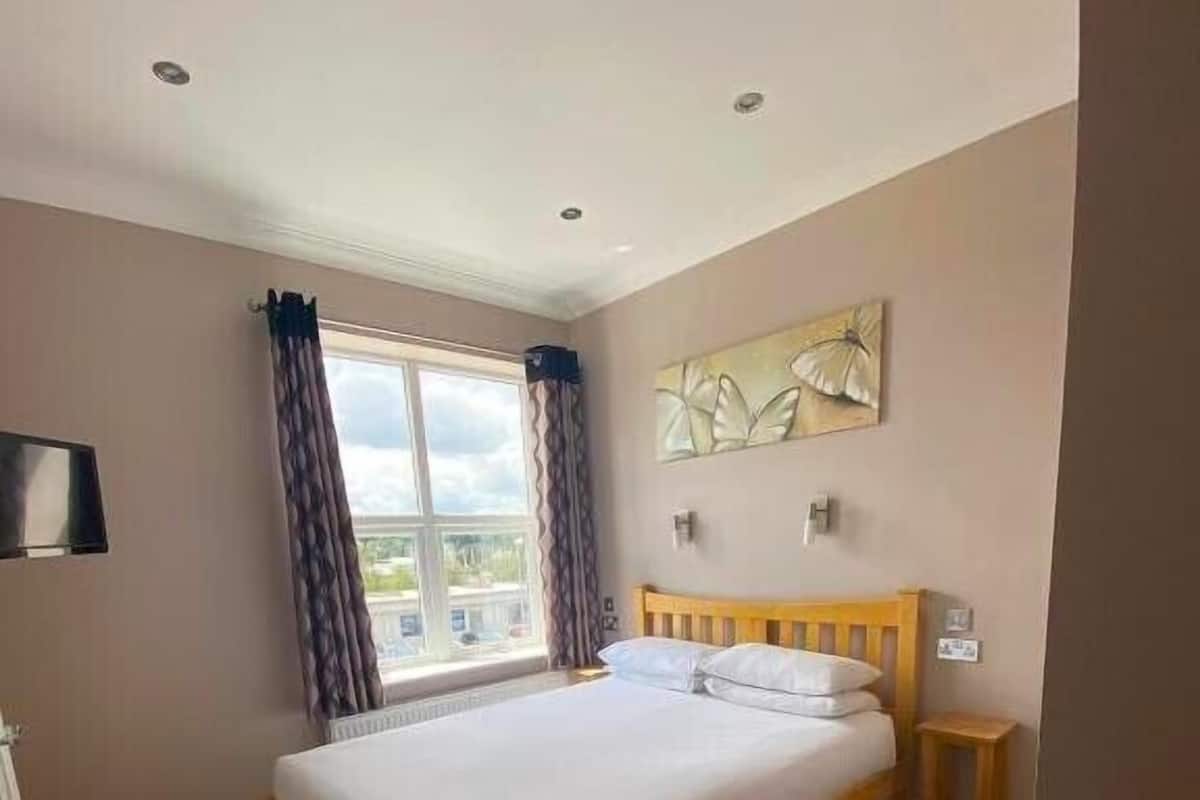 Desk, blackout curtains, iron/ironing board, free WiFi