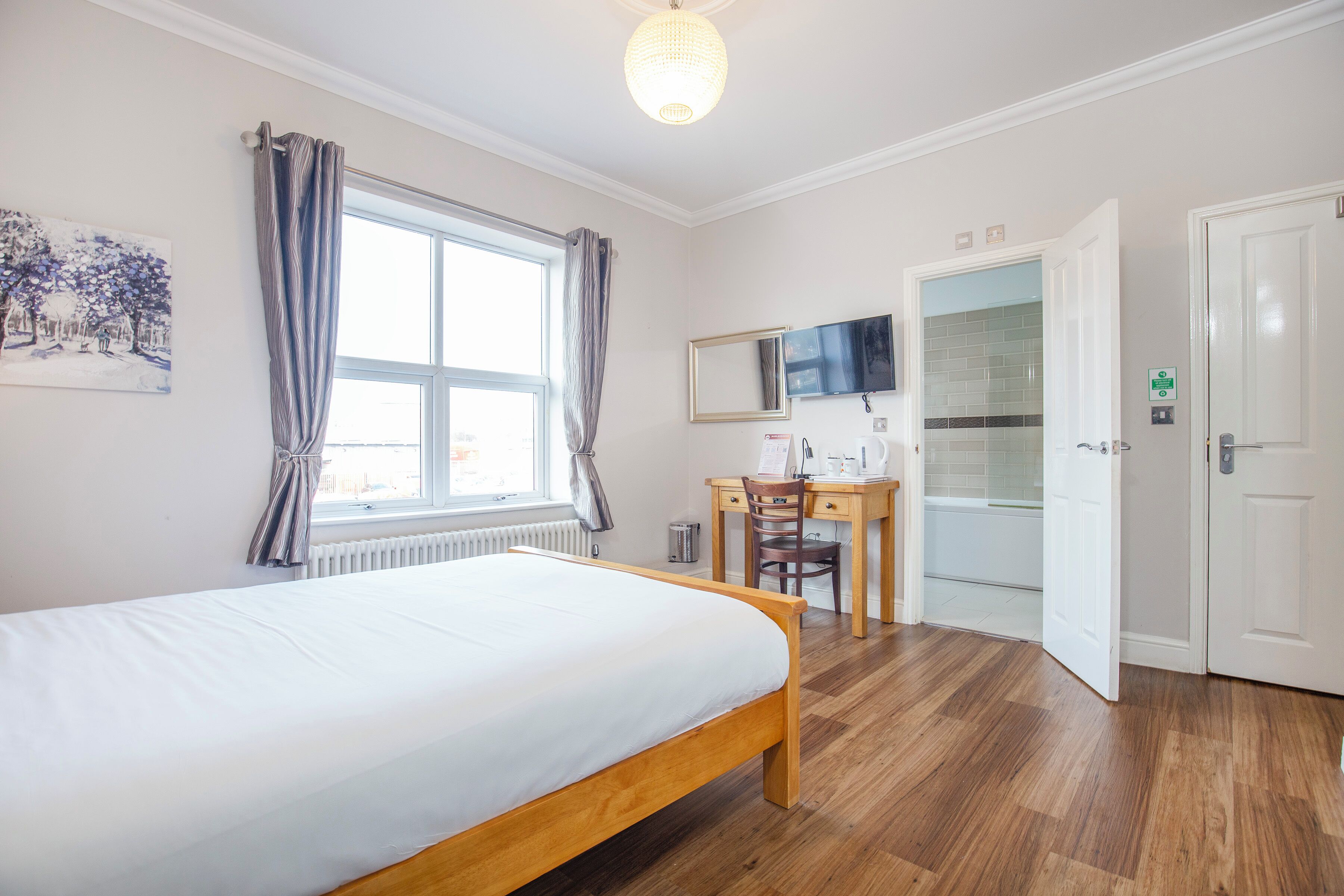 Photo - Marlborough Hotel