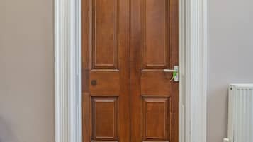 家庭四人房 | 書桌、遮光布/窗簾、熨斗/熨衣板、免費無線上網