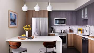 Apartment, 1 Bedroom | Private kitchen | Full-size fridge, microwave, oven, stovetop