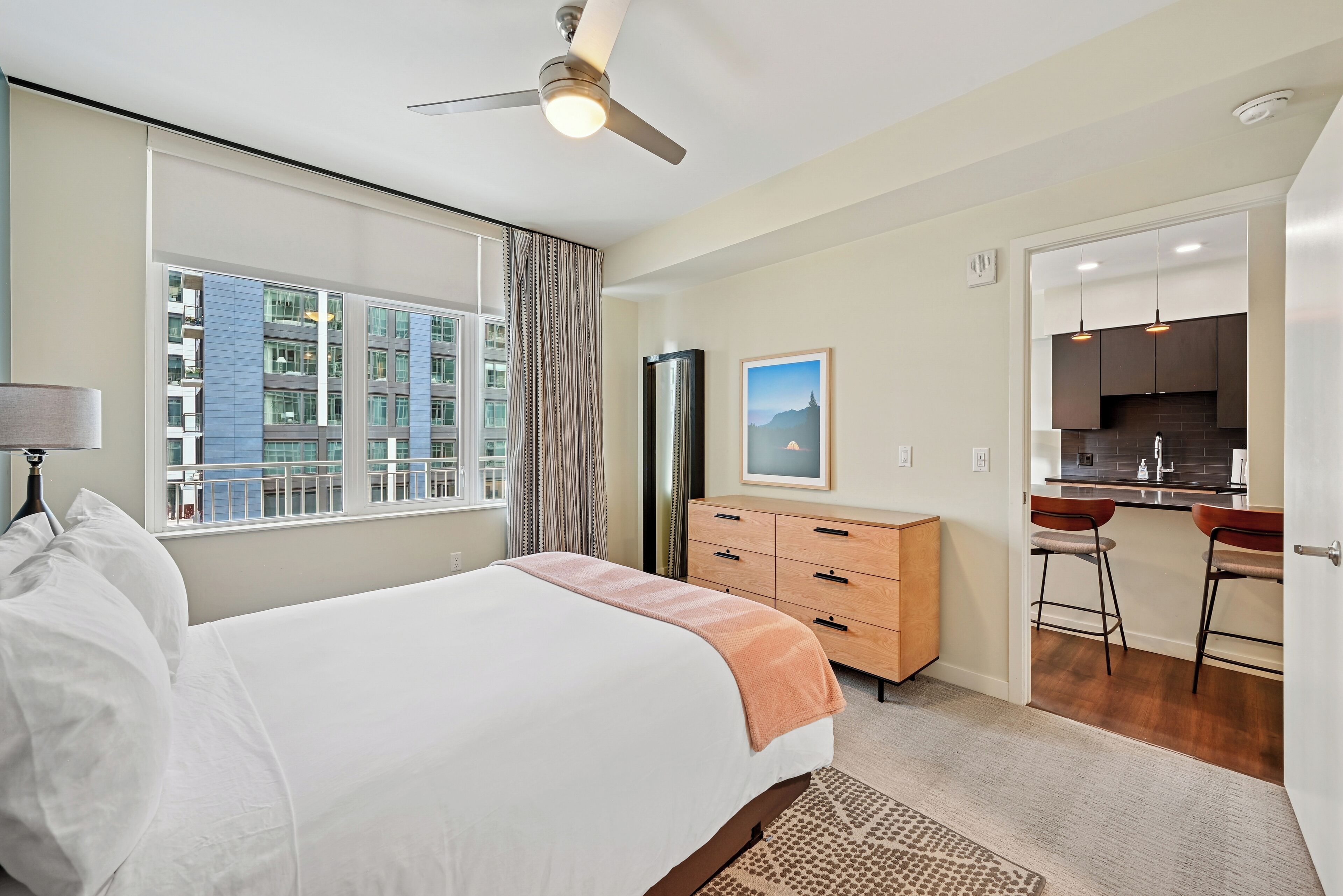 Literie de qualité, espace de travail pour ordinateurs portables